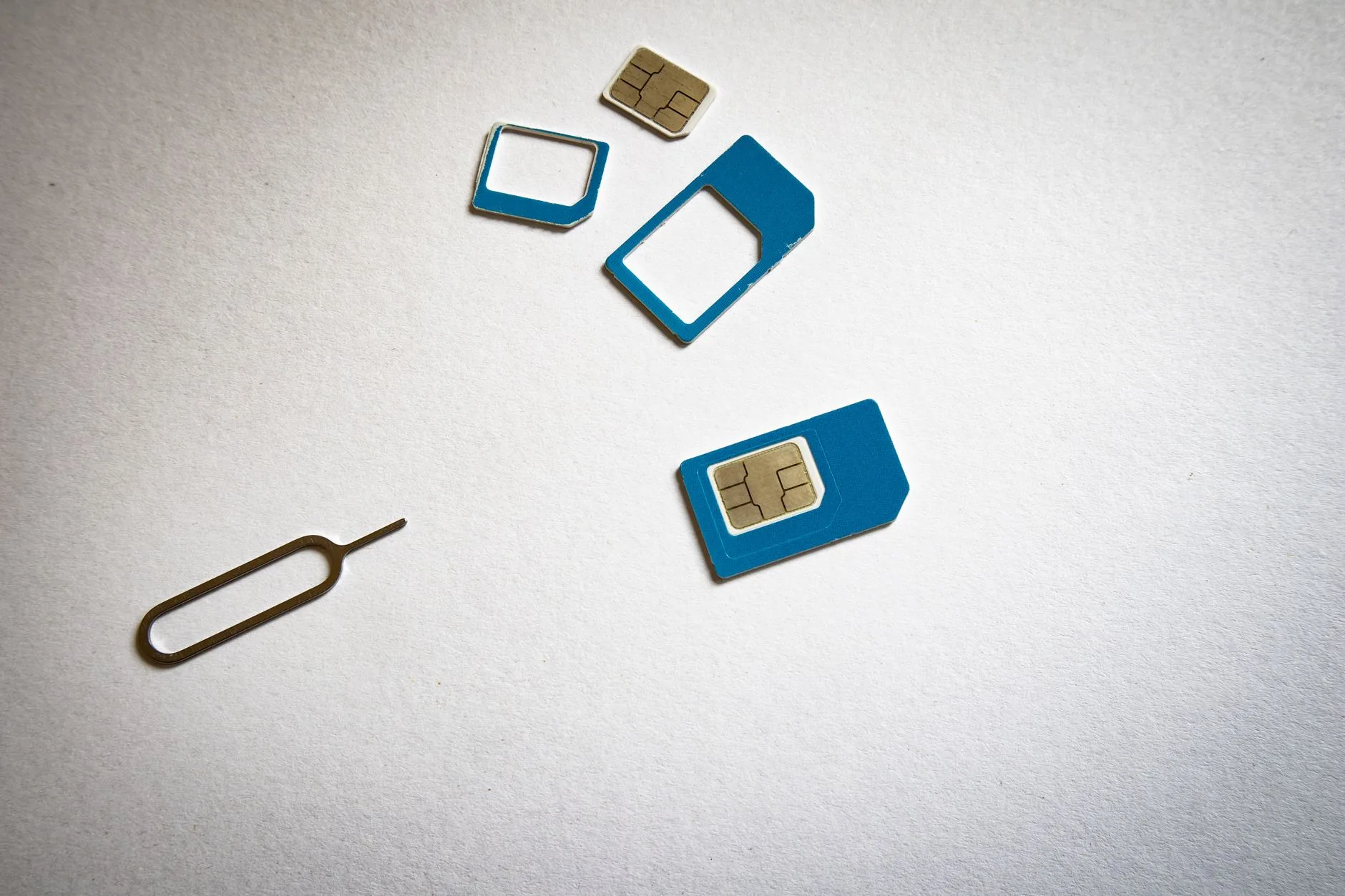 eSIM vs SIM local en España: qué conviene a los chilenos?